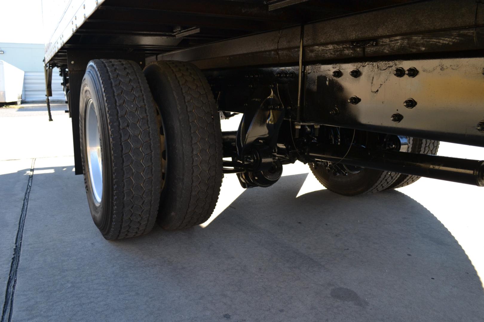 2020 WHITE /BLACK FREIGHTLINER M2-106 with an CUMMINS B6.7L 260HP engine, ALLISON 2100HS AUTOMATIC transmission, located at 9172 North Fwy, Houston, TX, 77037, (713) 910-6868, 29.887470, -95.411903 - Photo#10